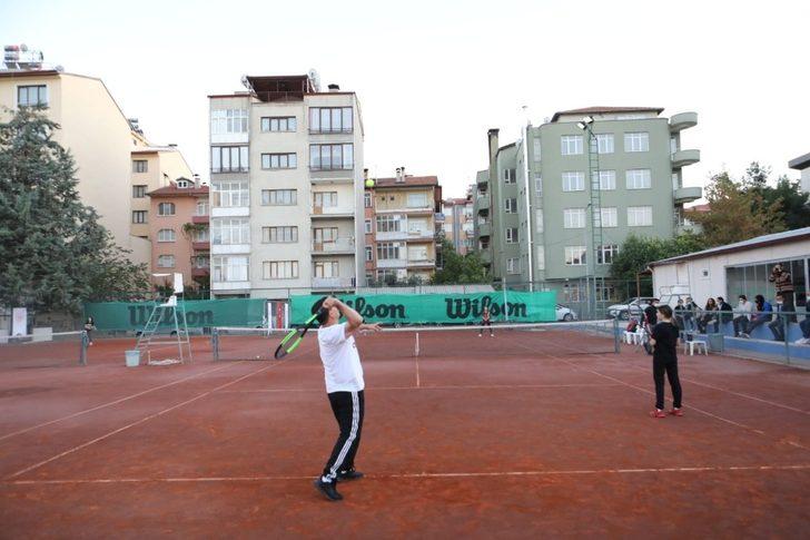 Vali Arslantaş, 29 Ekim Cumhuriyet Bayramı  tenis turnuvasının açılışını yaptı. G5