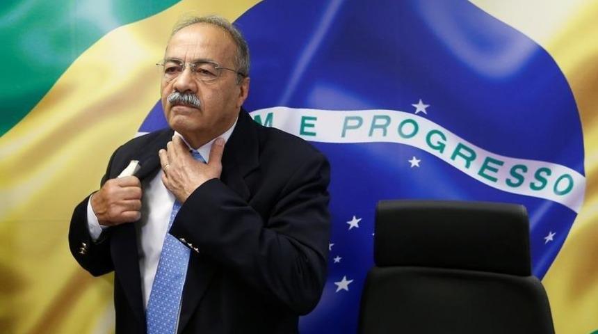 Ülke ayakta! Korona için ayrılan para senatörün makatından çıktı