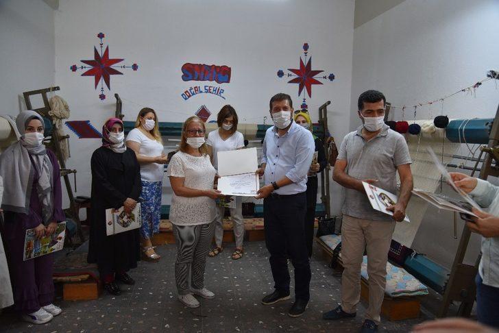 Sakaryalı kadınlara Yağcıbedir halı kursu G5