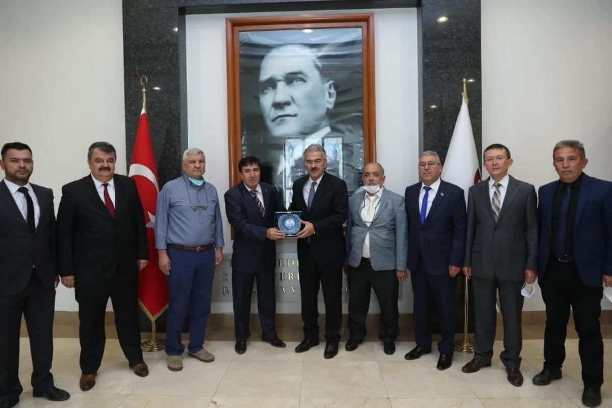 Eskişehir Kızılelma Turan Derneği&rsquo;nden Vali Ayyıldız&rsquo;a nezaket ziyareti ve plaket taktimi