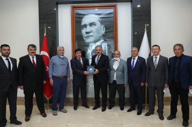 Eskişehir Kızılelma Turan Derneği’nden Vali Ayyıldız’a nezaket ziyareti ve plaket taktimi G1