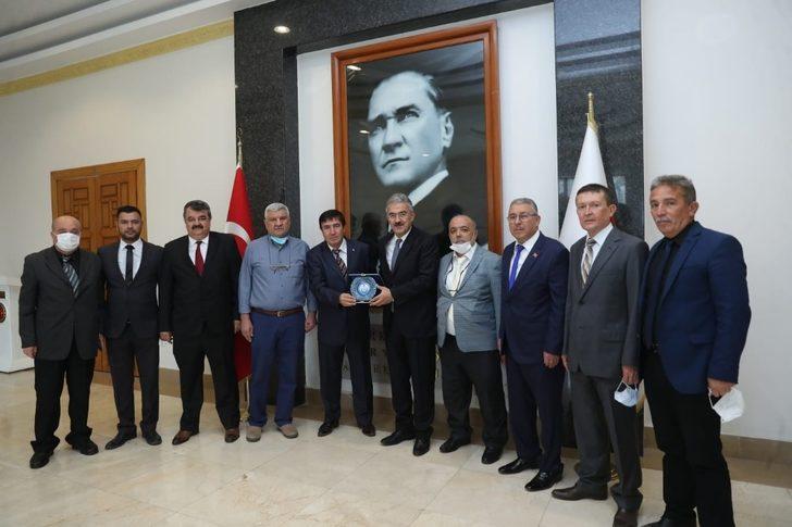 Eskişehir Kızılelma Turan Derneği’nden Vali Ayyıldız’a nezaket ziyareti ve plaket taktimi G3