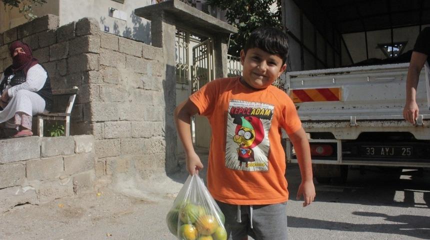 Yenişehir&rsquo;de 20 ton narenciye dağıtıldı