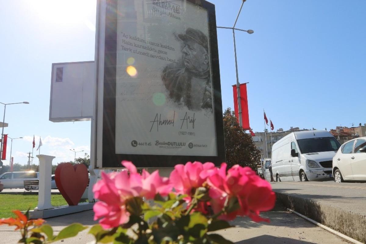 Akhisar Belediyesi, sokakları şiirlerle s&uuml;sledi