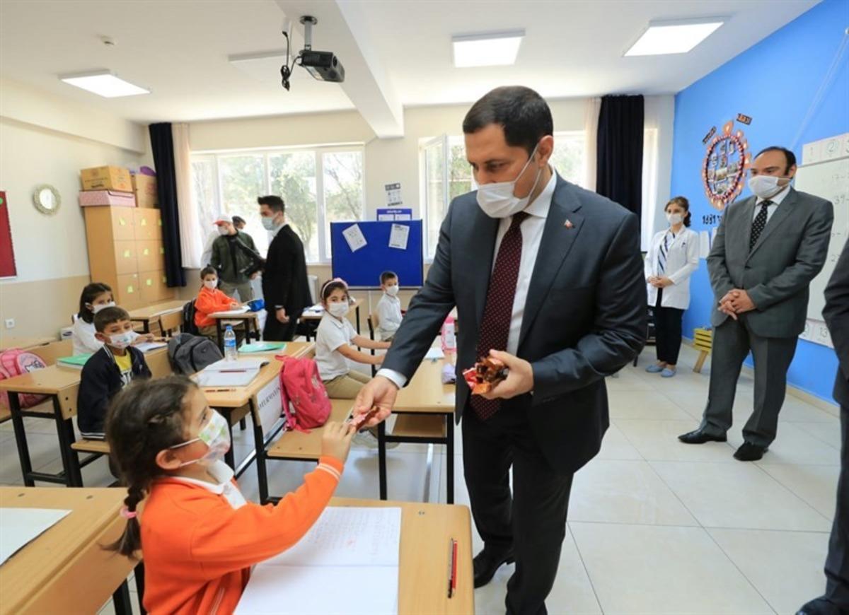 Vali Masatlı&rsquo;dan &ouml;ğrencilere &ccedil;ikolata