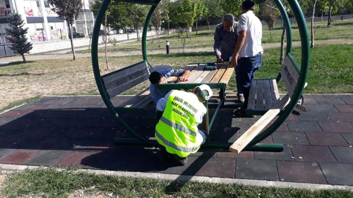 Bing&ouml;l&rsquo;de tahrip edilen parklar onarılıyor