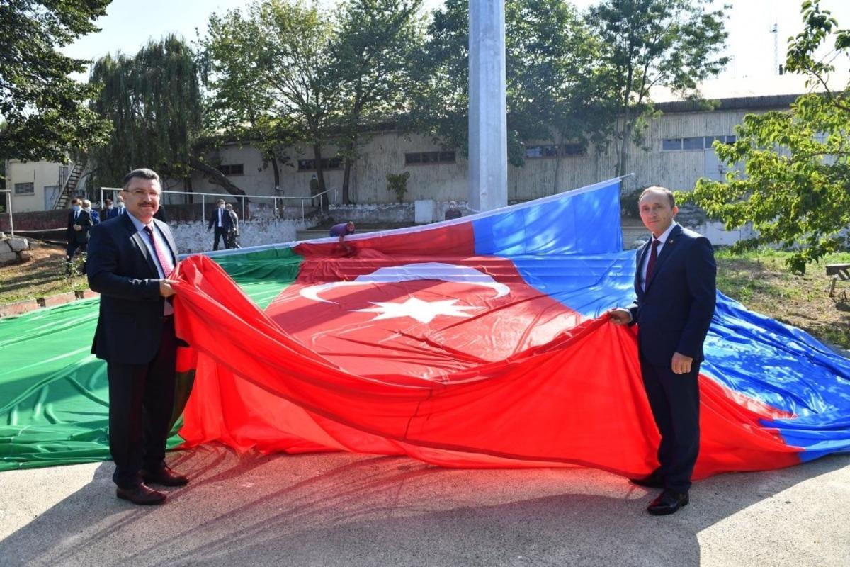 Azerbaycan Bayrağı Trabzon&rsquo;da Boztepe semalarında