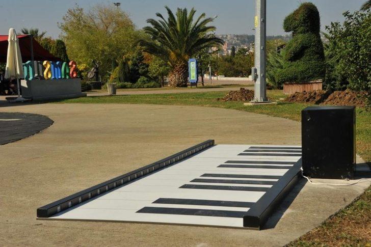 Büyükşehir’den çocuklara ayak piyanosu G3