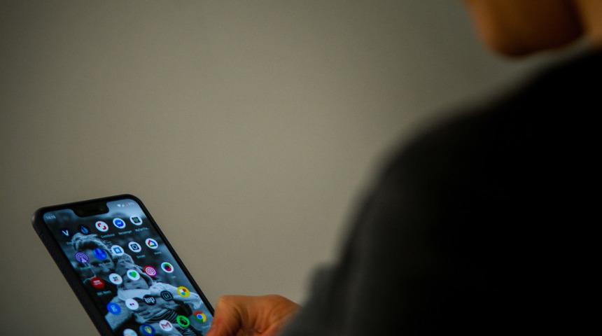 Android 11'den ''pil &ouml;mr&uuml; nasıl uzatılır?'' sorusuna cevap gibi &ouml;zellik!