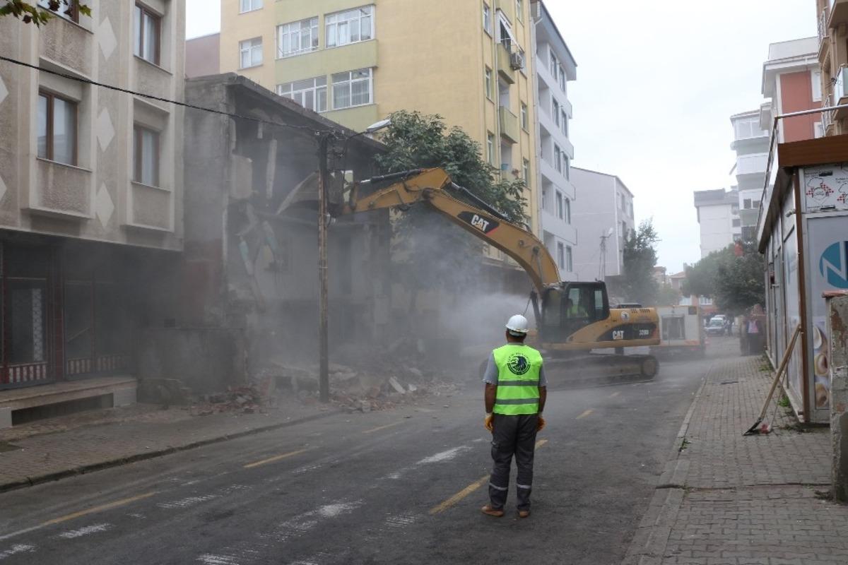 Metruk bina yıkım rekoru Kartal&rsquo;ın