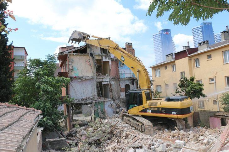 Metruk bina yıkım rekoru Kartal’ın G3