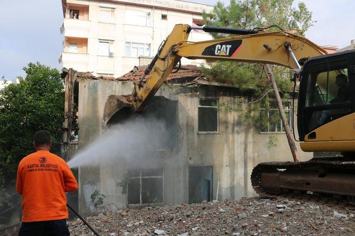 Metruk bina yıkım rekoru Kartal’ın G5