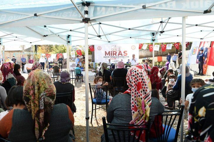 Tarsus’ta ata mirası yerli tohumlar köylülere dağıtılıyor G3