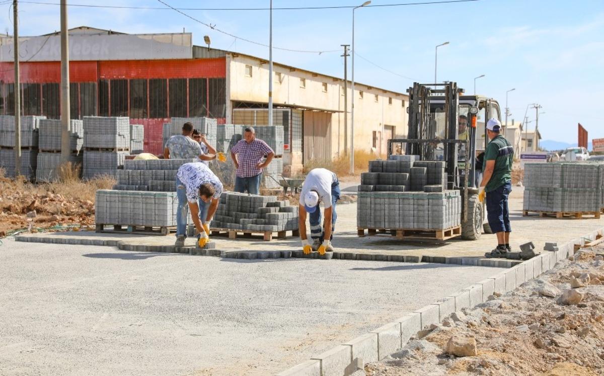 Didim Belediyesi yol yapım &ccedil;alışmalarına devam ediyor