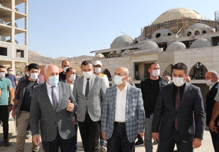 Vali Demirtaş kentsel dönüşüm çalışmalarını inceledi G1