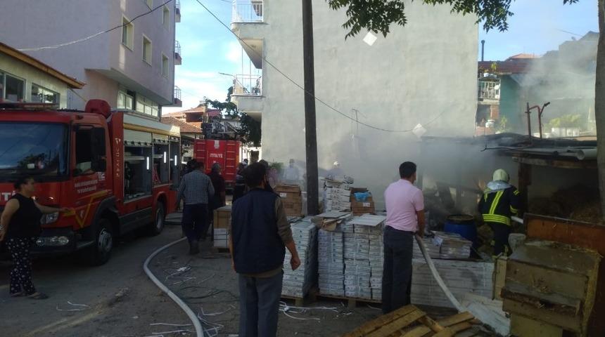 Selendi’de samanlık yangını