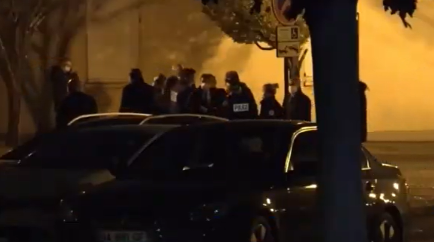 Fransa'da bı&ccedil;aklı saldırgan dehşeti! Bir &ouml;ğretmen kafası kesilerek &ouml;ld&uuml;r&uuml;ld&uuml;