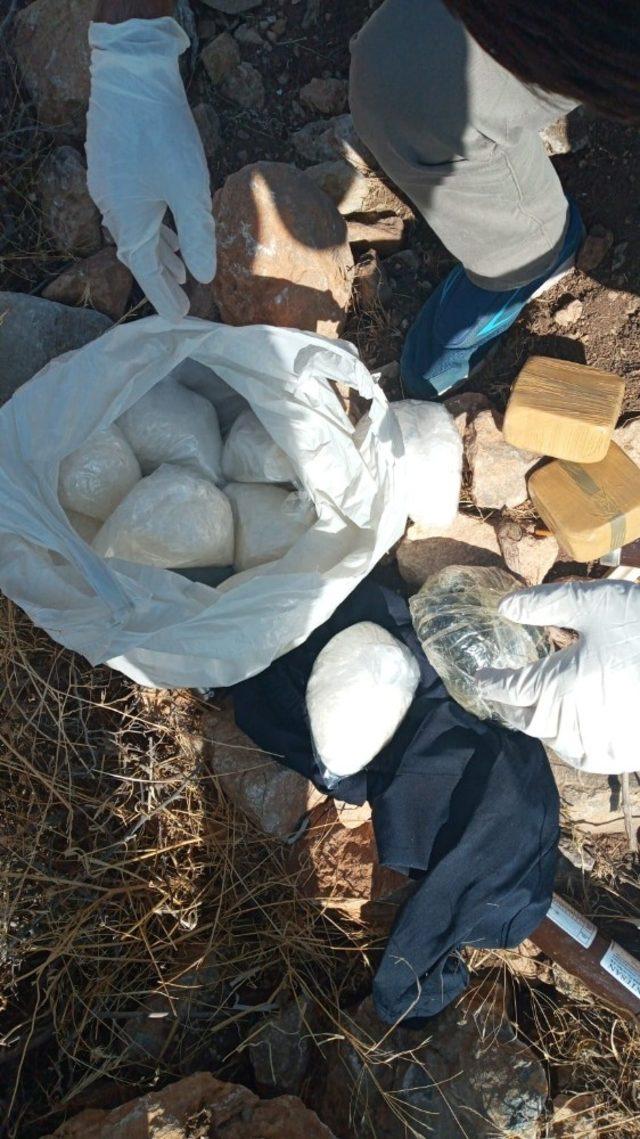 Siirt’te 6 kilo 900 gram uyuşturucu ele geçirildi