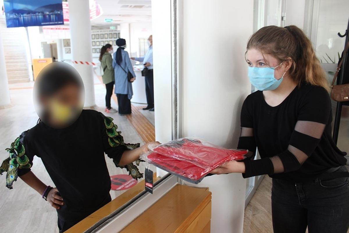 Burhaniye&rsquo;de eğitim yardımları başladı