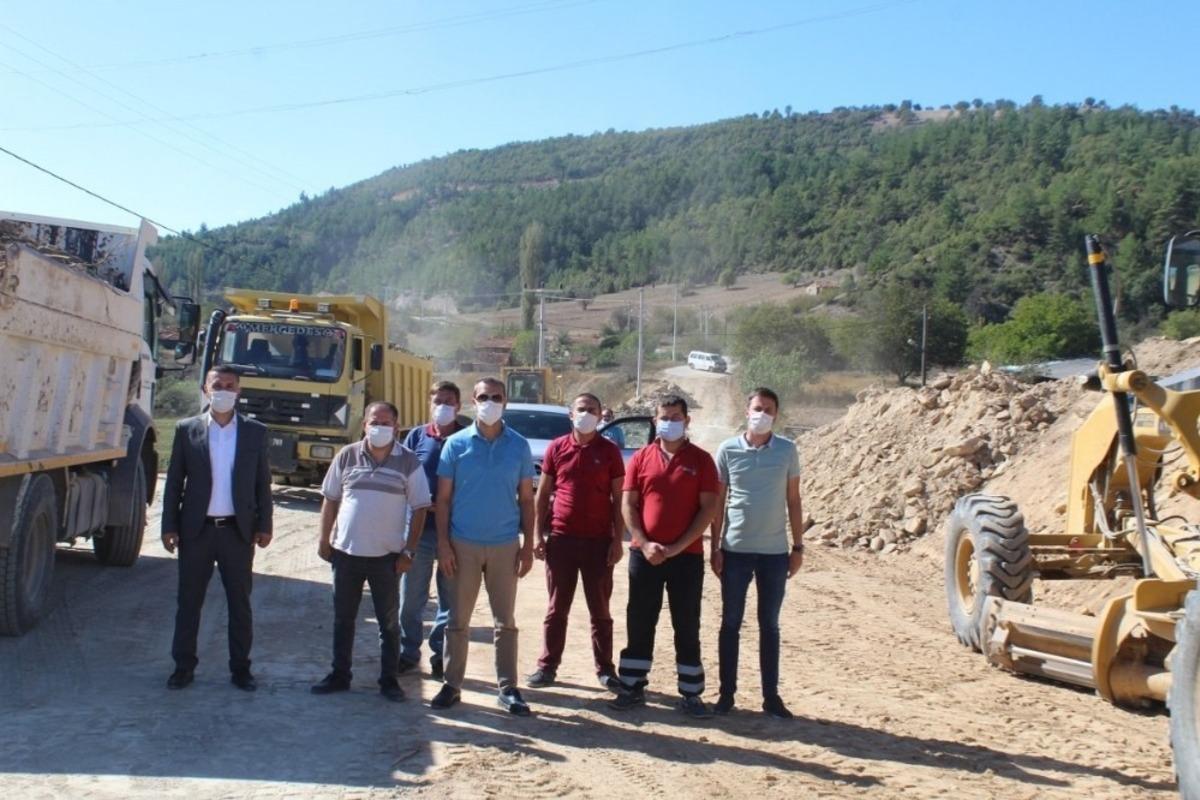 Kaymakam &Ccedil;i&ccedil;ek: &rsquo;&rsquo;Vatandaşlarımızın yol i&ccedil;in arazilerini bedelsiz bağışlaması takdire şayandır&rsquo;&rsquo;