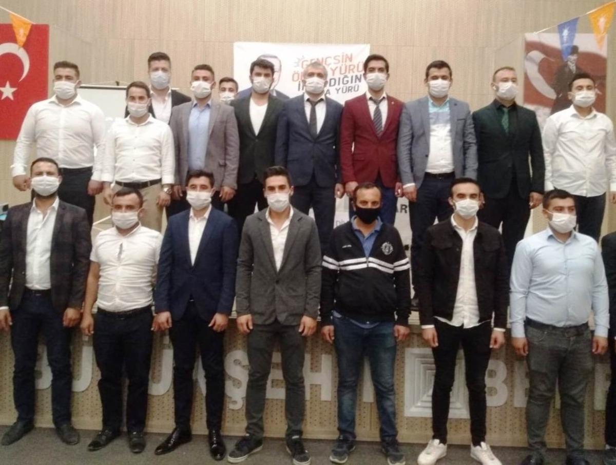 AK Parti&rsquo;li gen&ccedil;ler &rsquo;Akcan&rsquo;la yola devam&rsquo; dedi