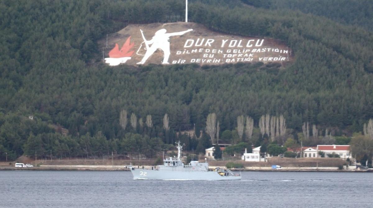 Bulgar savaş gemisi &Ccedil;anakkale Boğazı&rsquo;ndan ge&ccedil;ti