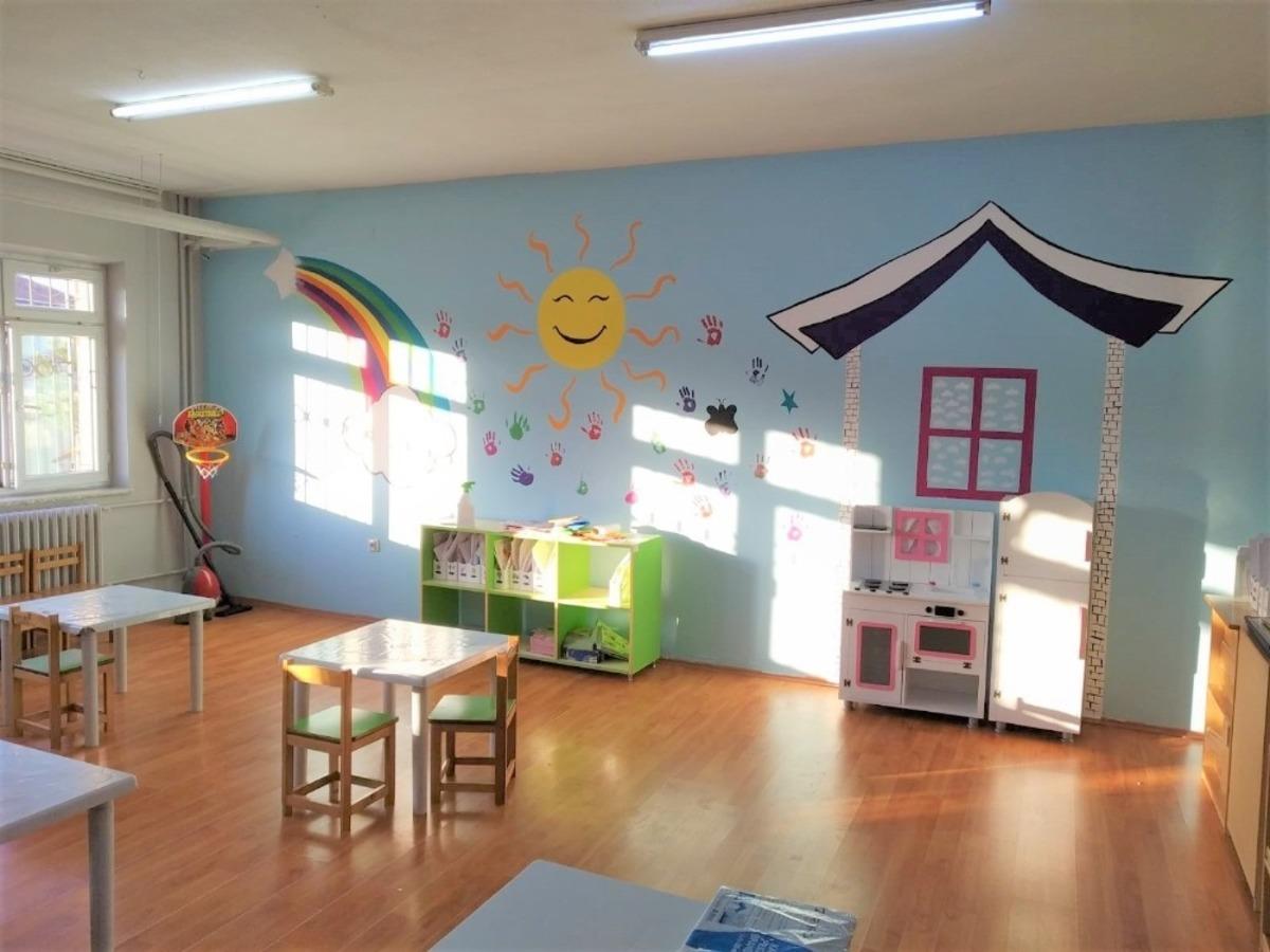 K&ouml;y okulları reng&acirc;renk