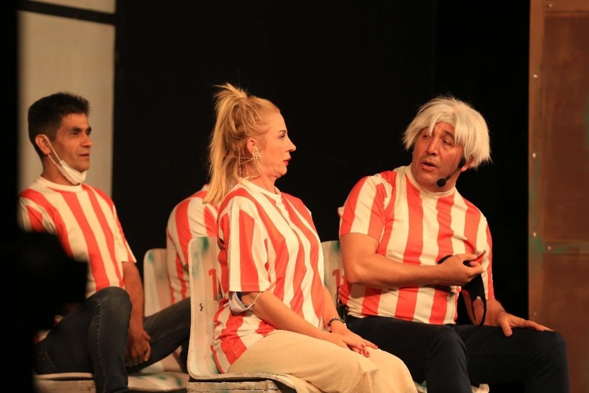 Efeler&rsquo;de k&uuml;lt&uuml;r ve sanat etkinlikleri İki Bekar&rsquo;la başladı