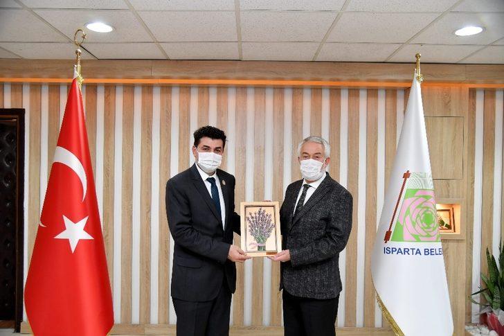 Şehit yakınları ve gazilerden Belediye Başkanı Başdeğirmen’e dernek binası teşekkürü G2