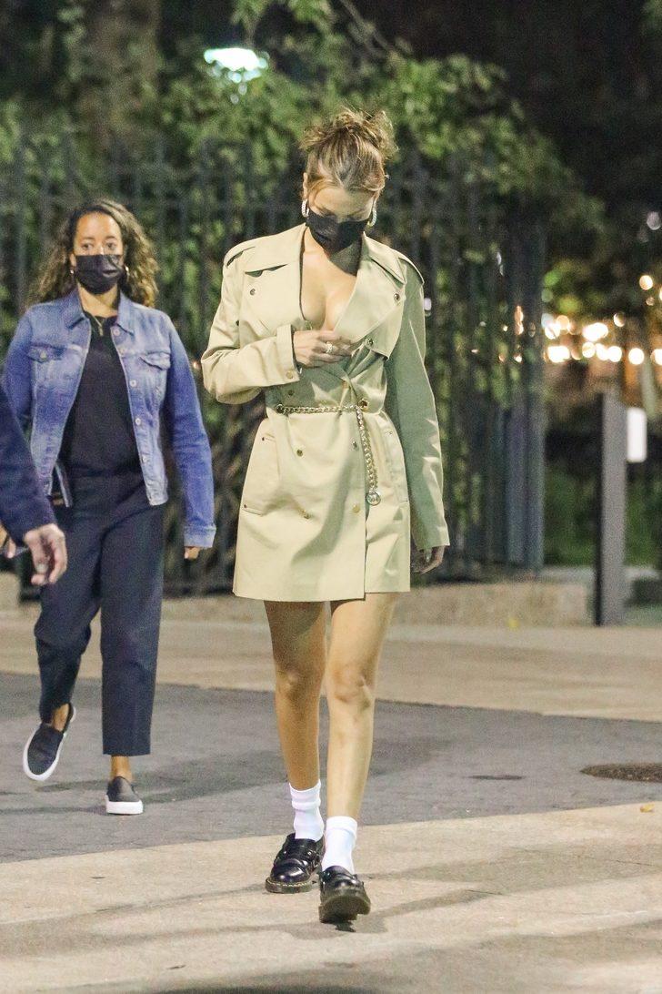 Bella Hadid�in iç çamaşırsız hali olay oldu!