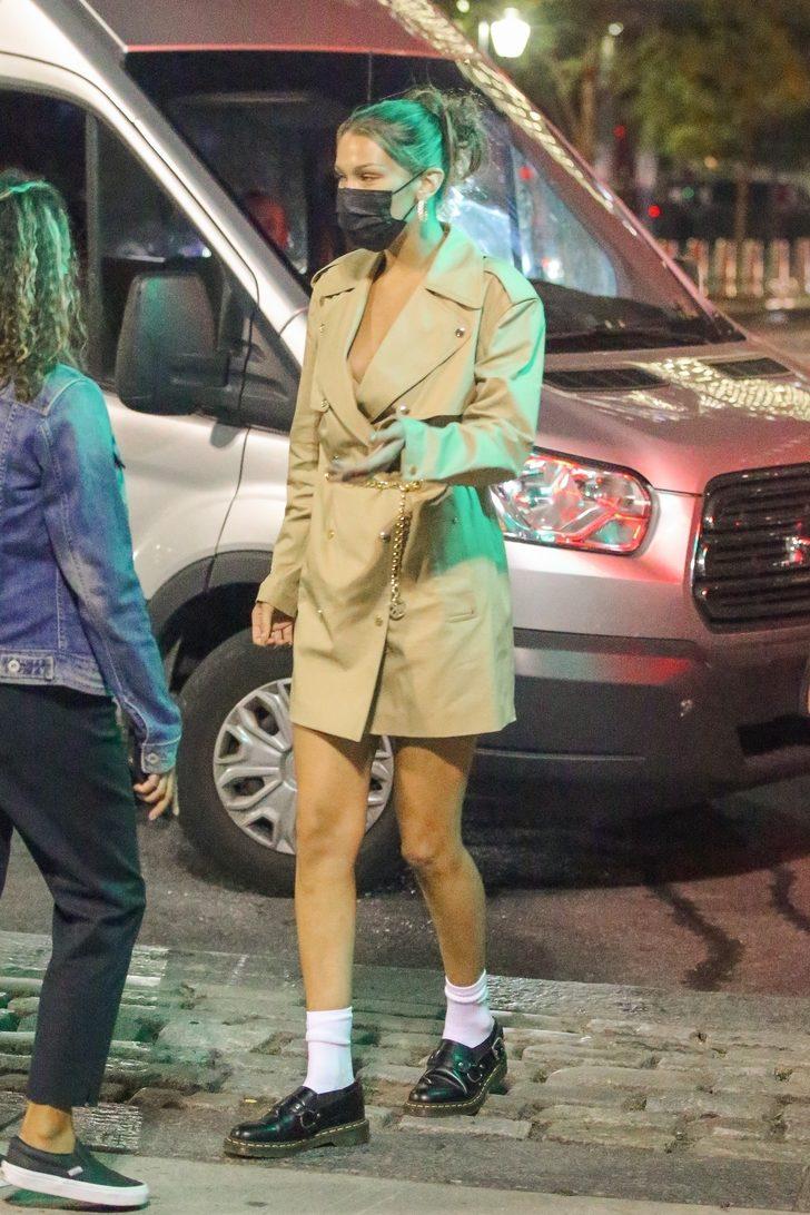 Bella Hadid�in iç çamaşırsız hali olay oldu!