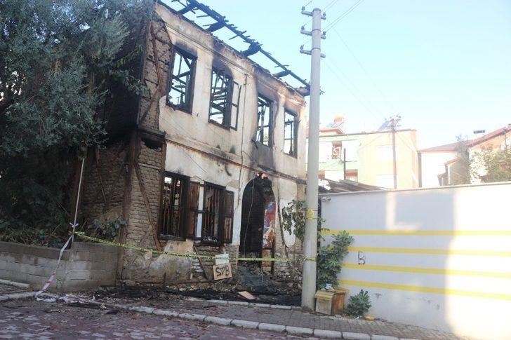 Denizli’de tarihi konaktaki yangınla ilgili yakalanan şahıslar serbest bırakıldı G2