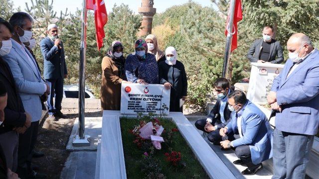 Şehit Eren Öztürk, şehadetinin 1’inci yılında kabri başında anıldı