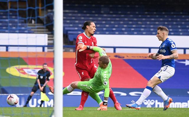 Van Dijk'ı sakatlayan Pickford ölüm tehditleri nedeniyle koruma tuttu