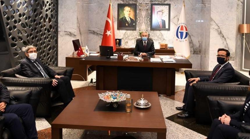 &Ouml;zke&ccedil;eci&rsquo;den Rekt&ouml;r &Ouml;zaydın&rsquo;a hayırlı olsun ziyareti