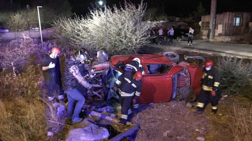 Konya&rsquo;da 2 otomobil &ccedil;arpıştı: &Ccedil;ok sayıda yaralı var