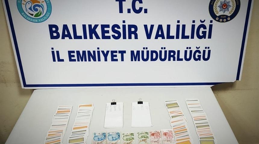 Kumar oynayan 4 kişi yakalandı