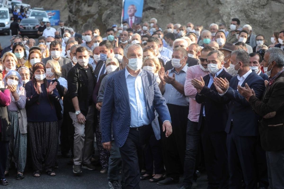 Karalar&rsquo;dan siyaseti birleştiren hizmet