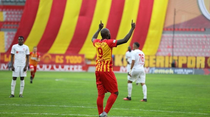 Kanga golle tanıştı