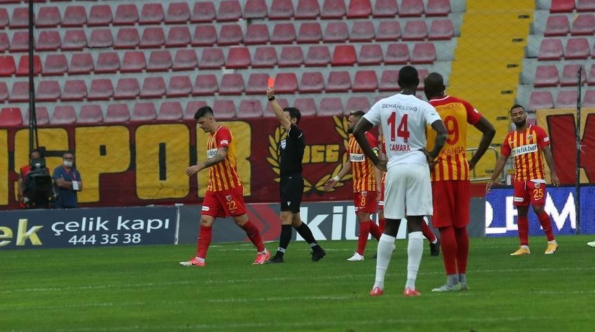 Kayserispor&rsquo;da ilk kırmızı kart