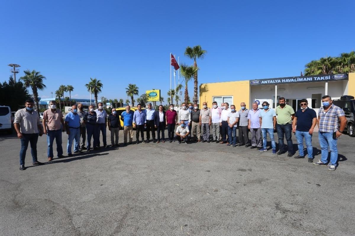 T&uuml;t&uuml;nc&uuml;, taksici esnafı ile buluştu
