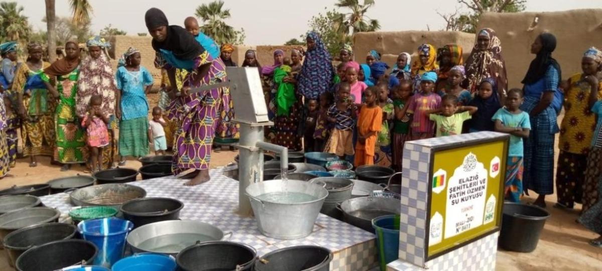 Elazığ&rsquo;dan şehitler adına Mali&rsquo;de  su kuyusu a&ccedil;ıldı