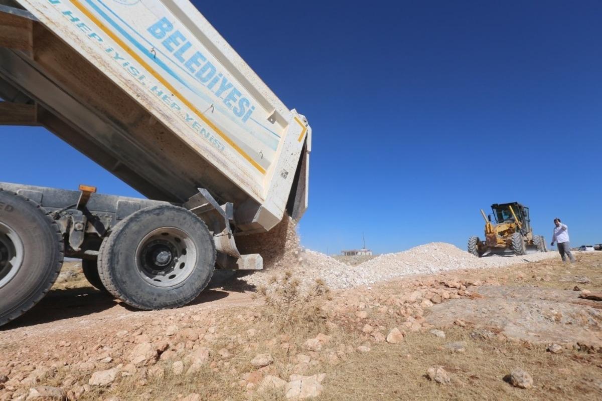 Haliliye&rsquo;de yol yapım atağı devam ediyor