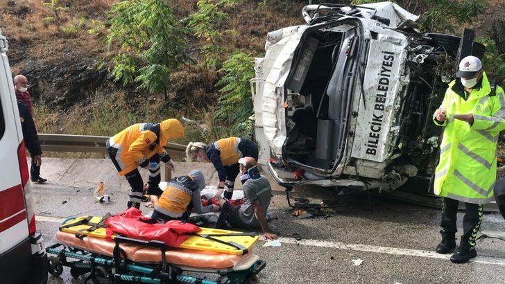 Bilecik’te çöp kamyonu devrildi: 3 yaralı G2