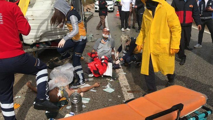 Bilecik’te çöp kamyonu devrildi: 3 yaralı G4