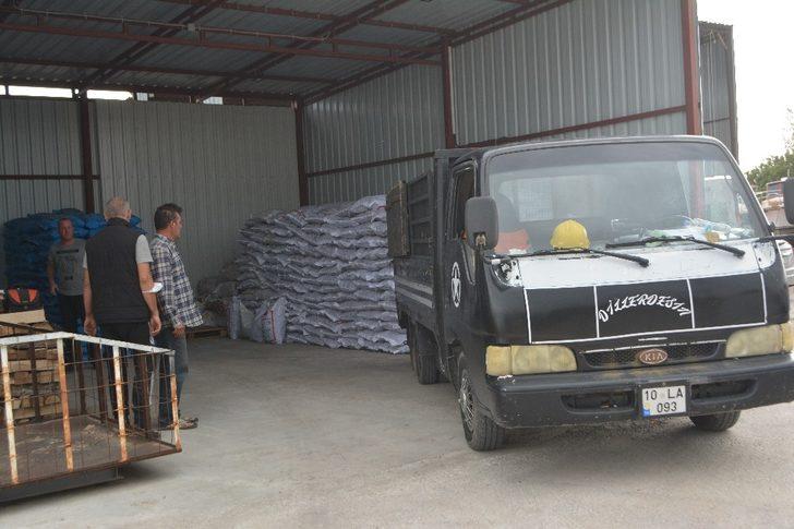 Ayvalık’ta Şefkatli Eller’den ihtiyaç sahiplerine 60 ton kömür G2