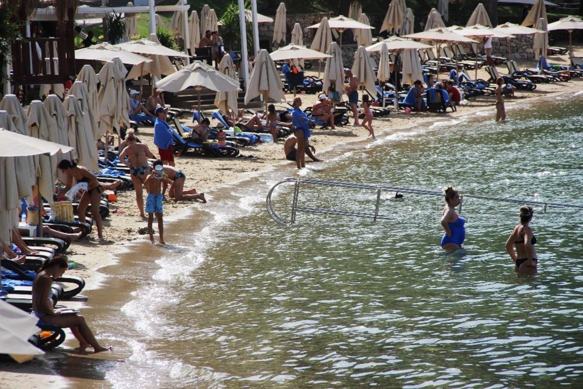 Bodrum&rsquo;da sahiller doldu taştı