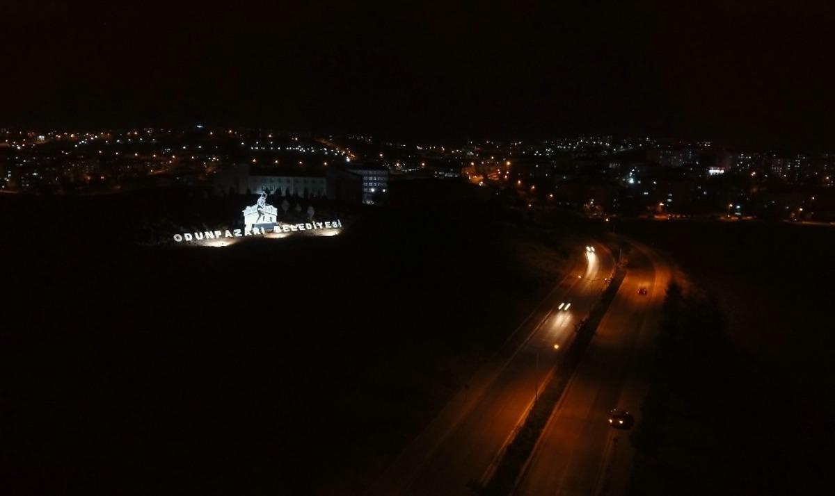 Odunpazarı&rsquo;ndan cadde kesişimine Atat&uuml;rk silueti