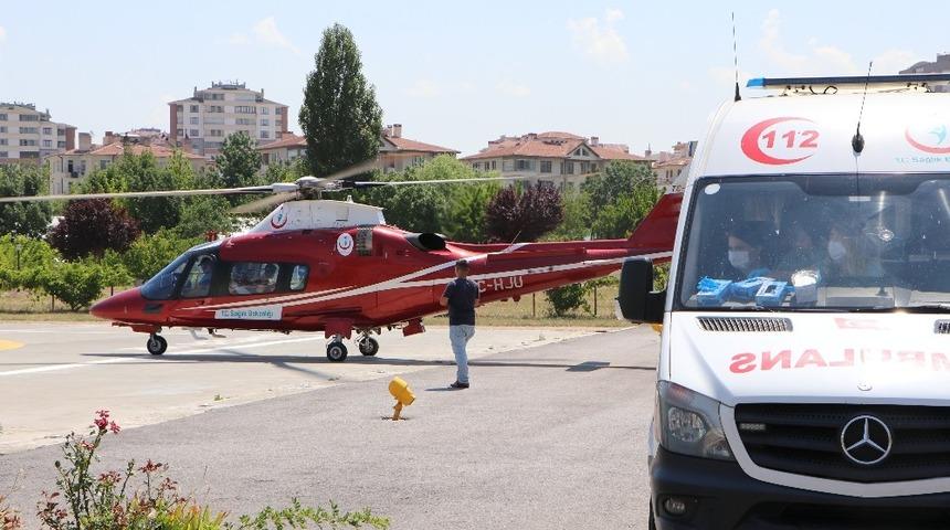 Trafik kazasında yaralanan s&uuml;r&uuml;c&uuml; hava ambulansı ile hastaneye kaldırıldı