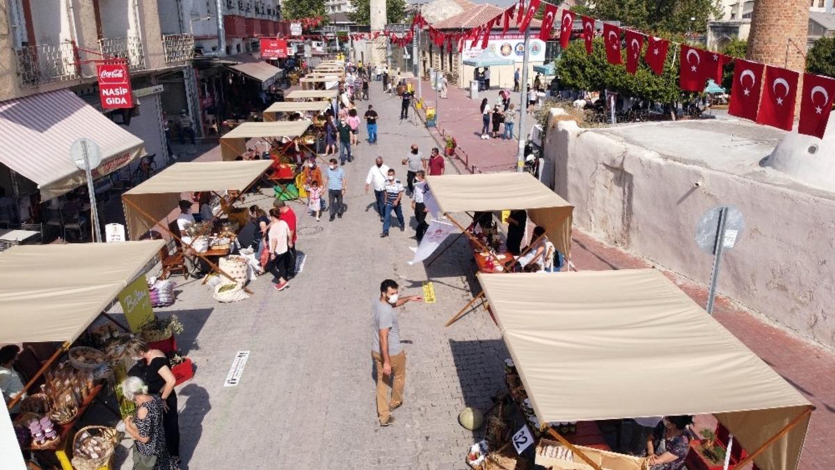 Tarsus&rsquo;ta a&ccedil;ılan yery&uuml;z&uuml; pazarı yoğun ilgi g&ouml;rd&uuml;